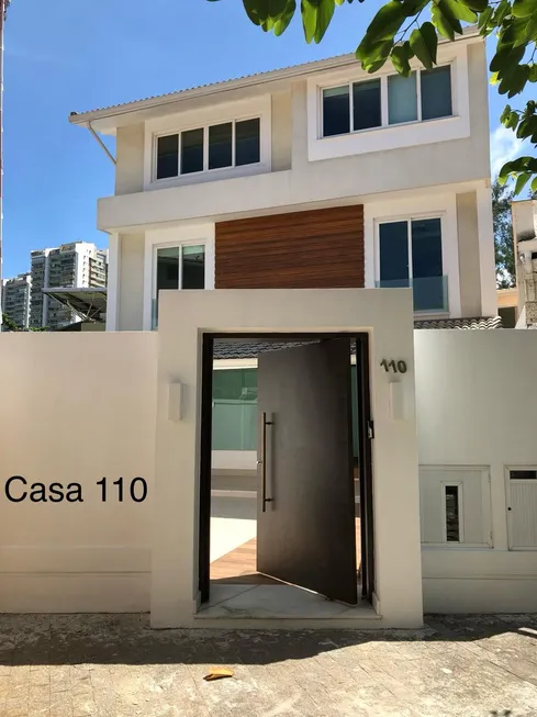 Foto 1 de Casa de Condomínio com 4 Quartos à venda, 302m² em Barra da Tijuca, Rio de Janeiro