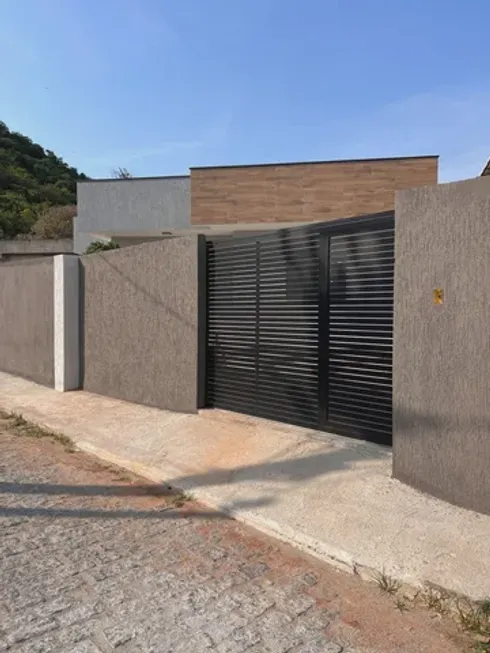 Foto 1 de Casa com 3 Quartos à venda, 200m² em Água Verde, Curitiba