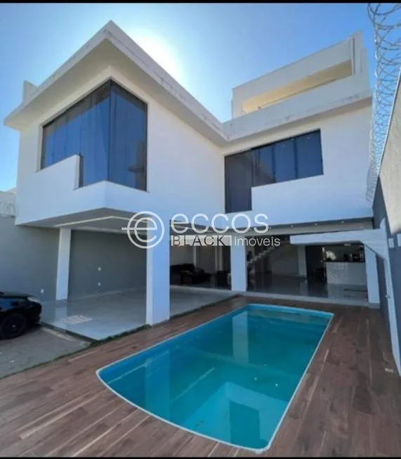Foto 1 de Casa com 4 Quartos para alugar, 500m² em Laranjeiras, Uberlândia