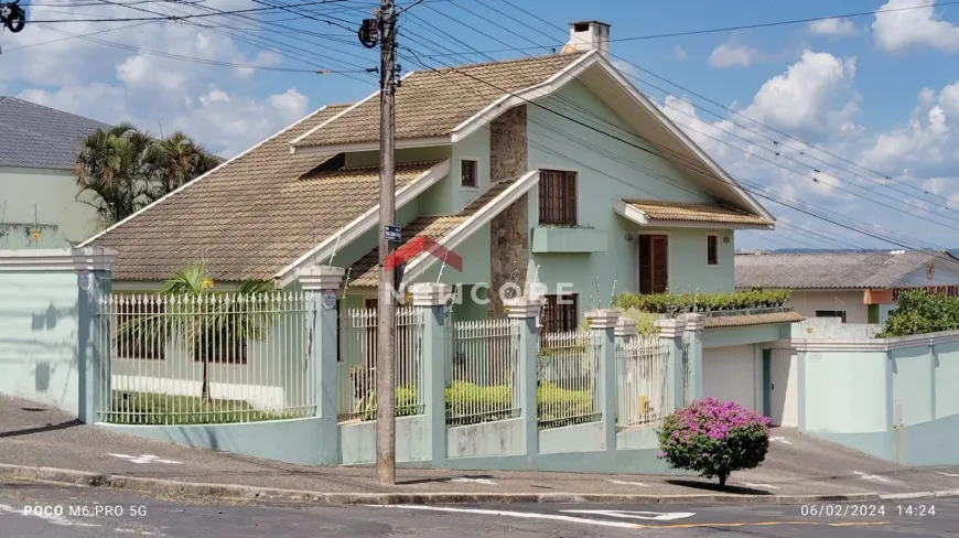 Foto 1 de Sobrado com 4 Quartos à venda, 270m² em Jardim Carvalho, Ponta Grossa