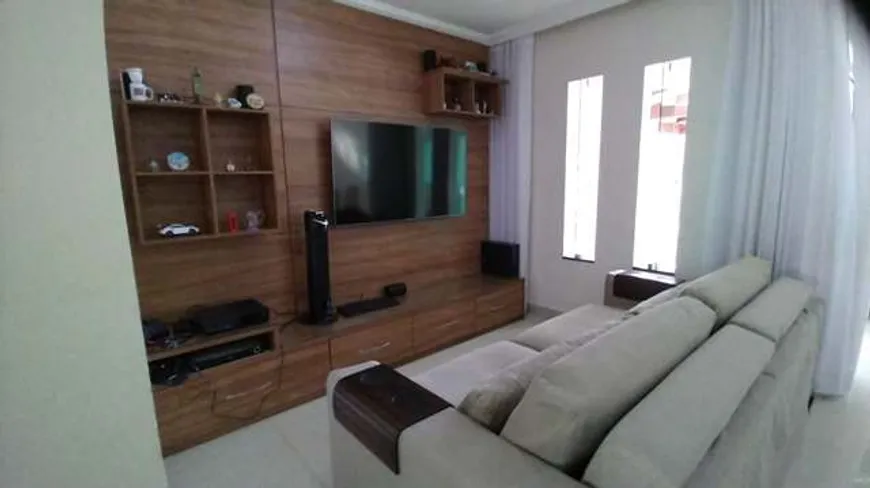 Foto 1 de Casa com 4 Quartos à venda, 250m² em Arvoredo, Contagem