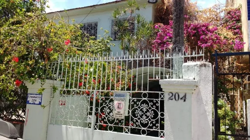 Foto 1 de Casa com 6 Quartos à venda, 208m² em Ilha do Leite, Recife
