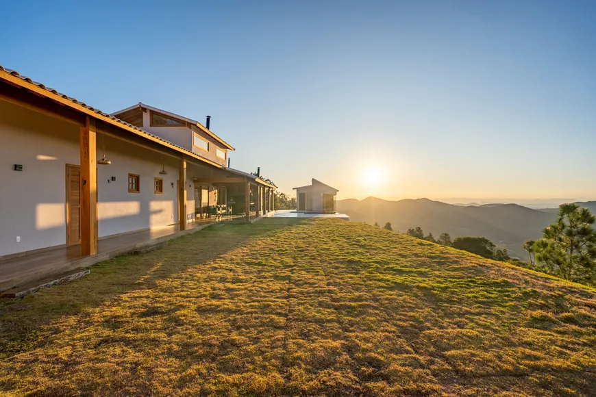 Foto 1 de Casa de Condomínio com 4 Quartos à venda, 222m² em Pedro do Rio, Petrópolis