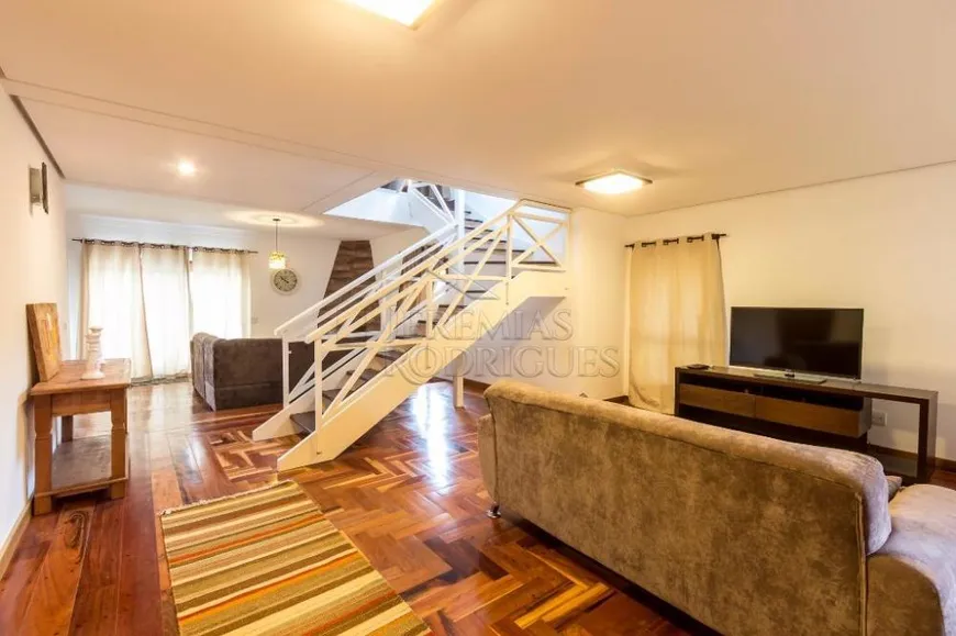 Foto 1 de Casa de Condomínio com 4 Quartos à venda, 300m² em Vila Natal, Campos do Jordão