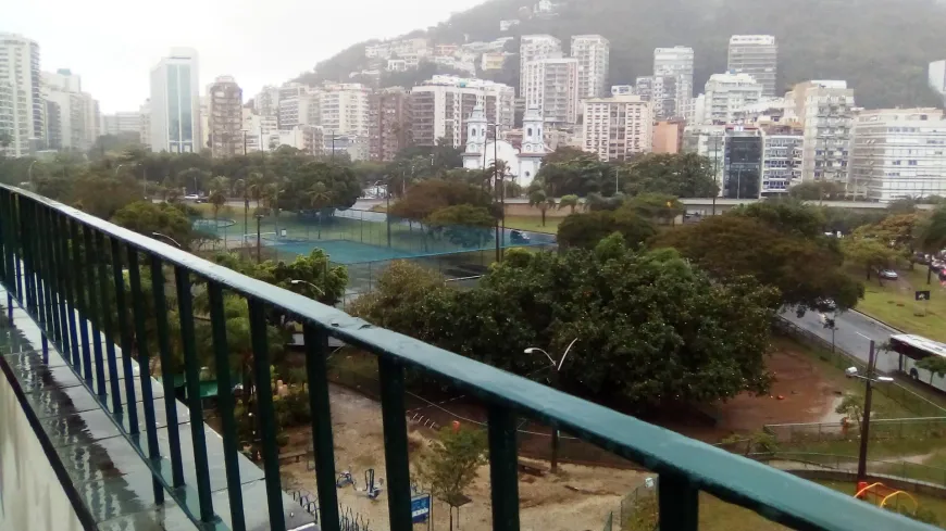 Foto 1 de Apartamento com 2 Quartos à venda, 60m² em Lagoa, Rio de Janeiro