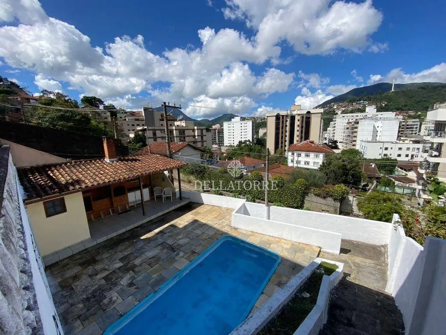 Foto 1 de Casa com 5 Quartos à venda, 287m² em Panorama, Teresópolis