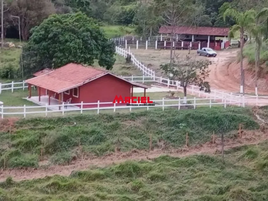 Foto 1 de Fazenda/Sítio com 3 Quartos à venda, 726m² em Vila São Geraldo, São José dos Campos