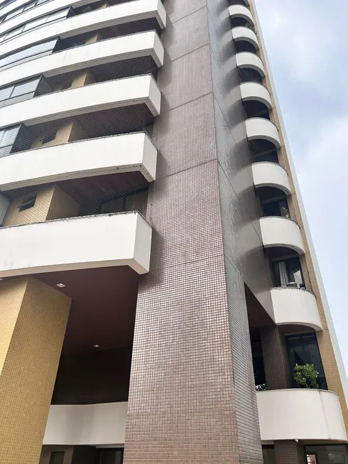 Foto 1 de Apartamento com 4 Quartos à venda, 194m² em Caminho Das Árvores, Salvador