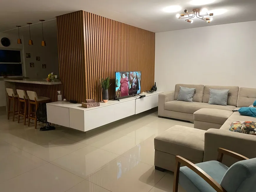 Foto 1 de Casa de Condomínio com 4 Quartos à venda, 206m² em Jardim Mariliza, Goiânia
