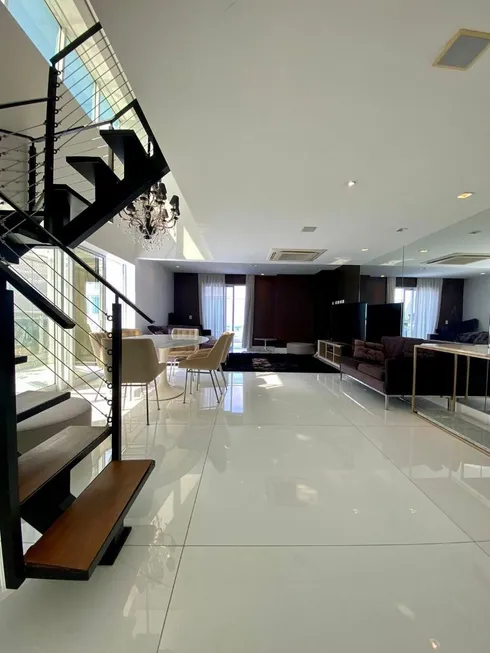 Foto 1 de Apartamento com 2 Quartos para alugar, 200m² em Consolação, São Paulo
