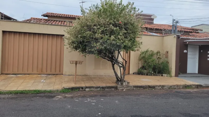 Foto 1 de Casa com 3 Quartos à venda, 167m² em Planalto, Uberlândia