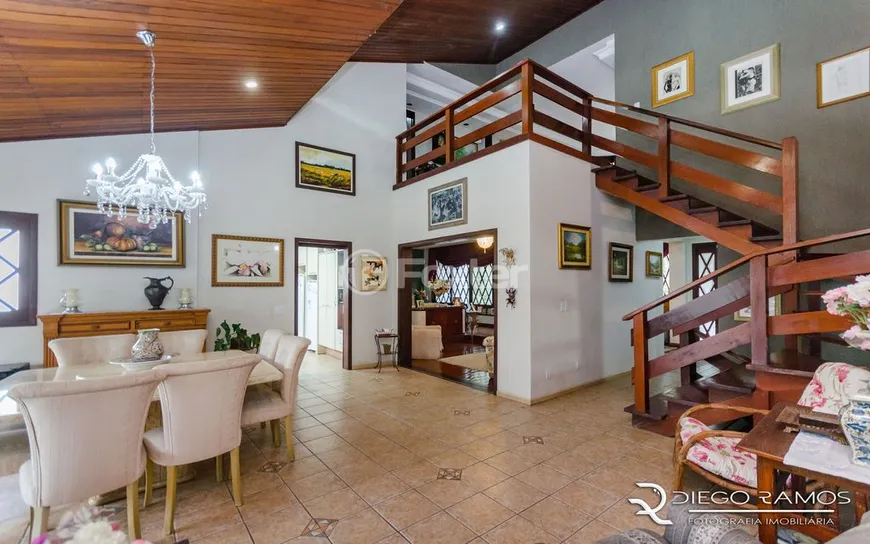 Foto 1 de Casa de Condomínio com 3 Quartos à venda, 385m² em Lomba do Pinheiro, Porto Alegre