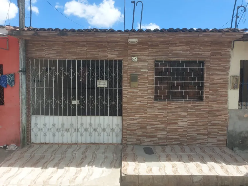 Foto 1 de Casa com 2 Quartos à venda, 65m² em Santos Dumont, Maceió