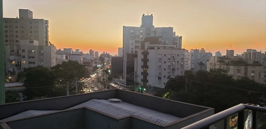 Foto 1 de Apartamento com 2 Quartos à venda, 61m² em Menino Deus, Porto Alegre