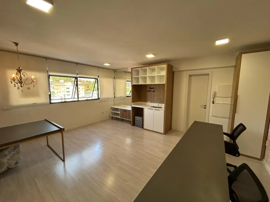 Foto 1 de Sala Comercial para venda ou aluguel, 33m² em Coqueiros, Florianópolis