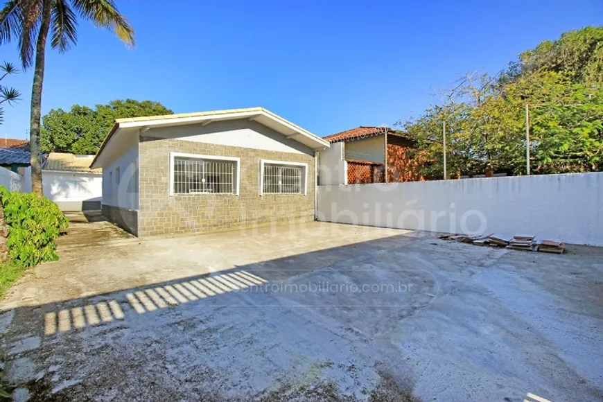 Foto 1 de Casa com 2 Quartos à venda, 154m² em Centro, Peruíbe