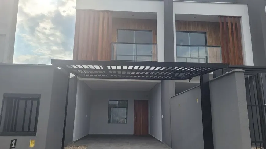 Foto 1 de Sobrado com 3 Quartos à venda, 109m² em Costa E Silva, Joinville