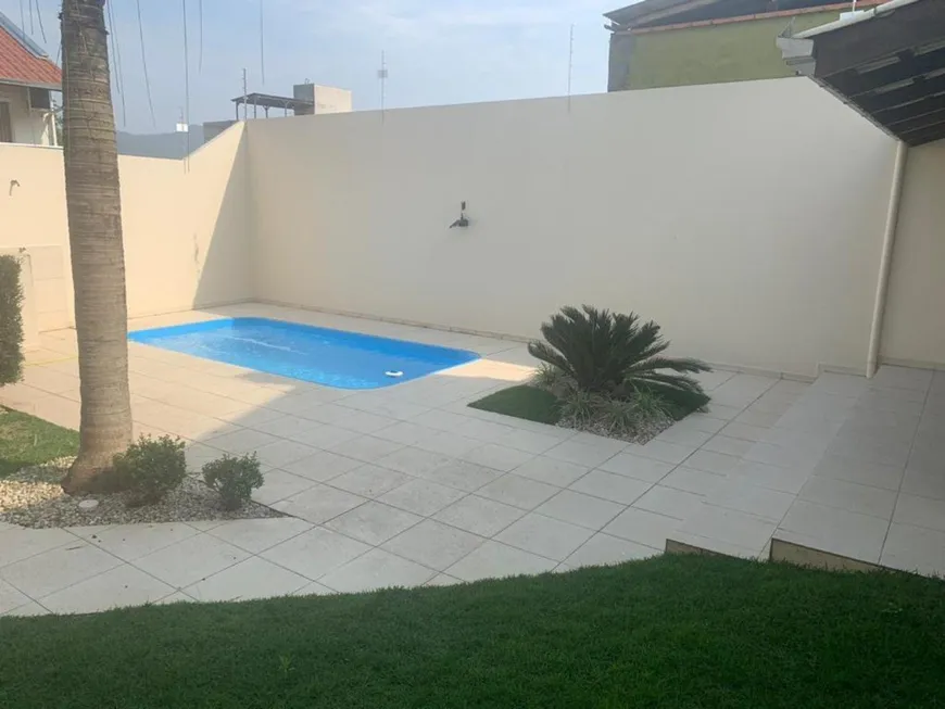 Foto 1 de Casa com 3 Quartos para alugar, 200m² em Centro, Camboriú