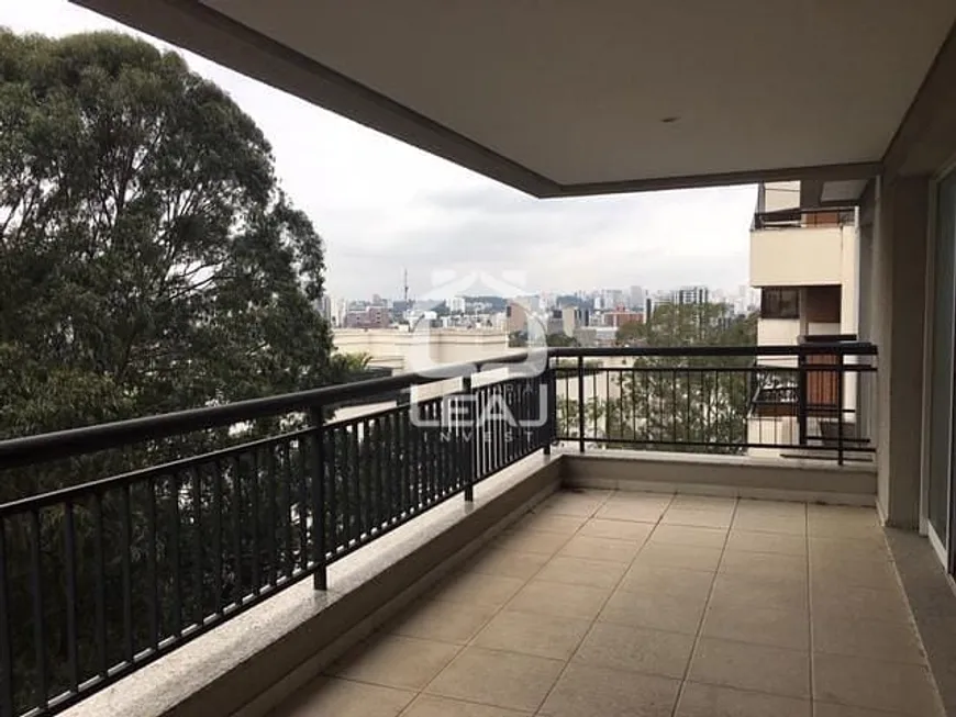 Foto 1 de Apartamento com 4 Quartos à venda, 205m² em Jardim Vitoria Regia, São Paulo