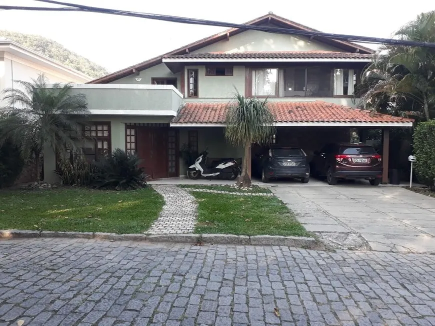 Foto 1 de Casa com 4 Quartos à venda, 244m² em Piratininga, Niterói