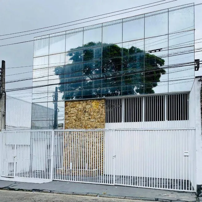 Foto 1 de Galpão/Depósito/Armazém à venda, 600m² em Vila Sacadura Cabral, Santo André