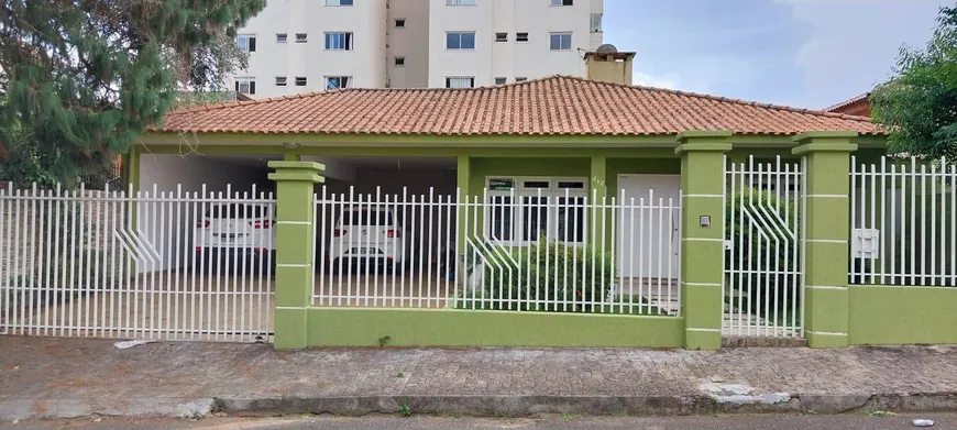 Foto 1 de Casa com 4 Quartos para alugar, 315m² em Estrela, Ponta Grossa