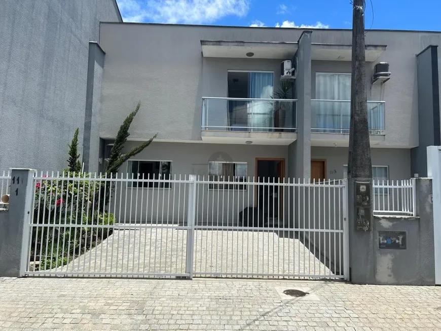 Foto 1 de Sobrado com 3 Quartos à venda, 110m² em Guanabara, Joinville