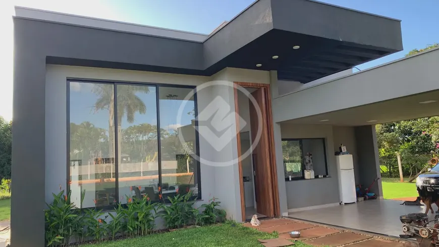 Foto 1 de Fazenda/Sítio com 4 Quartos à venda, 218m² em Jockey Camping, Uberlândia