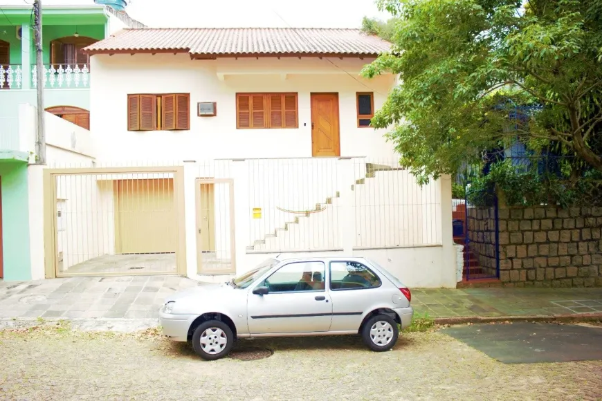 Foto 1 de Casa com 2 Quartos à venda, 236m² em Medianeira, Porto Alegre