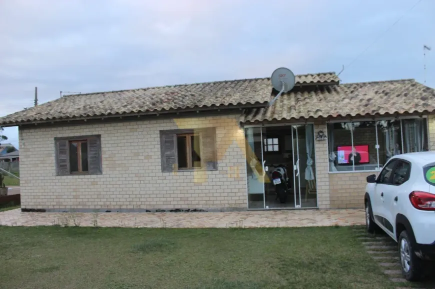 Foto 1 de Casa com 2 Quartos à venda, 80m² em Arroio, Imbituba