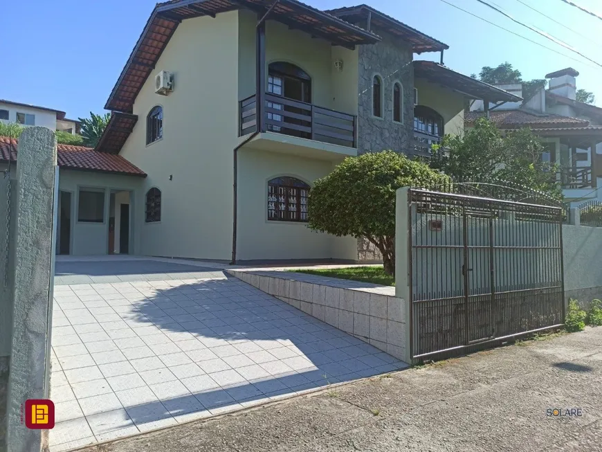 Foto 1 de Casa com 4 Quartos à venda, 171m² em Pantanal, Florianópolis