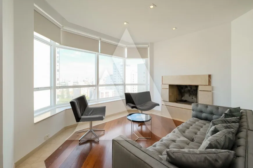 Foto 1 de Apartamento com 3 Quartos para alugar, 200m² em Moema, São Paulo