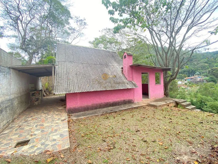 Foto 1 de Casa com 1 Quarto à venda, 2019m² em Pessegueiros, Teresópolis