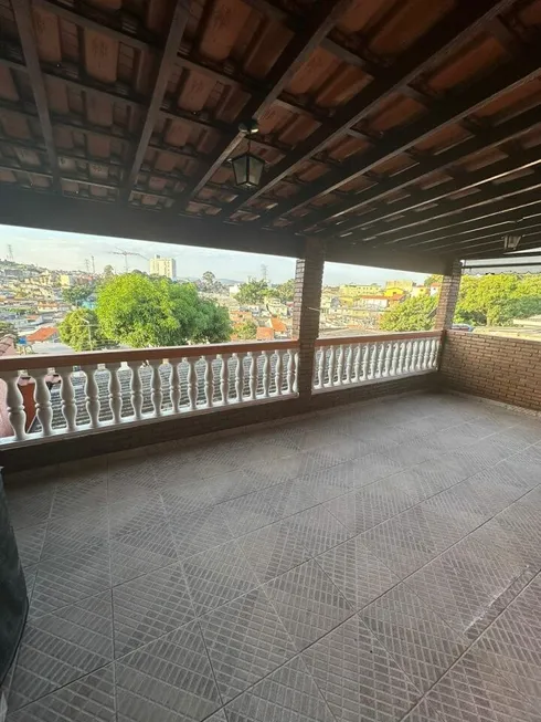 Foto 1 de Casa com 2 Quartos à venda, 156m² em Ayrosa, Osasco