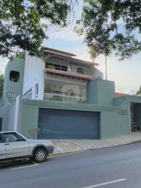 Foto 1 de Casa com 4 Quartos à venda, 309m² em Tabajaras, Uberlândia
