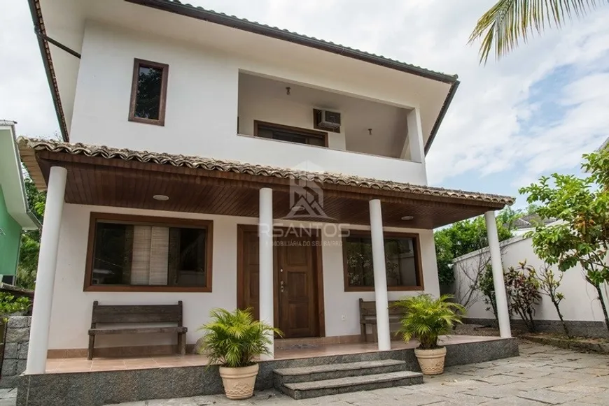 Foto 1 de Casa de Condomínio com 5 Quartos à venda, 234m² em Freguesia- Jacarepaguá, Rio de Janeiro