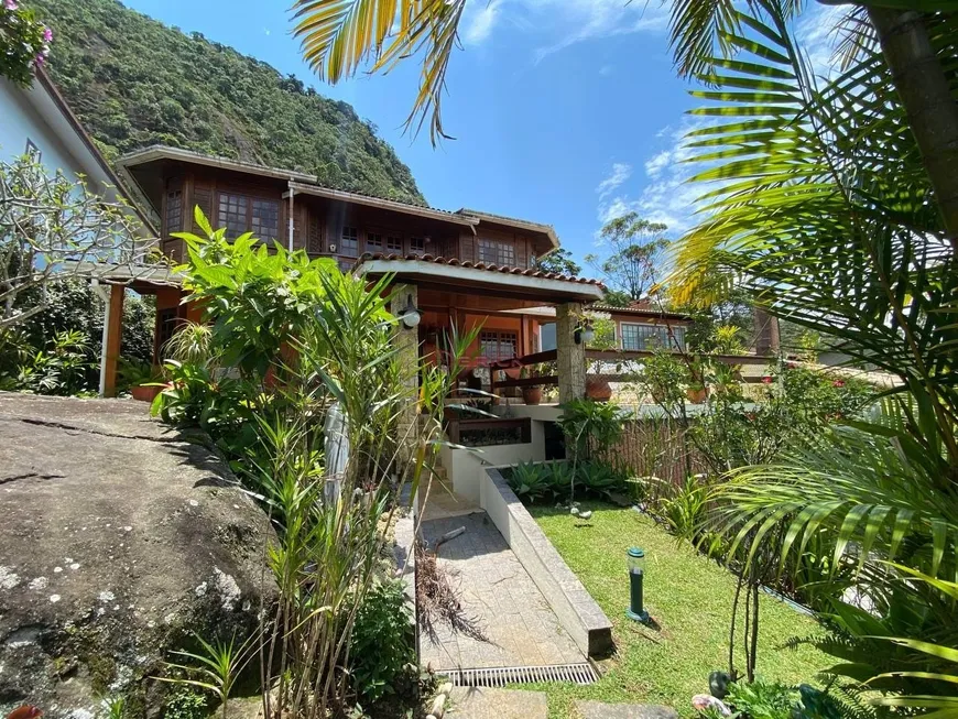 Foto 1 de Casa de Condomínio com 4 Quartos à venda, 229m² em Carlos Guinle, Teresópolis