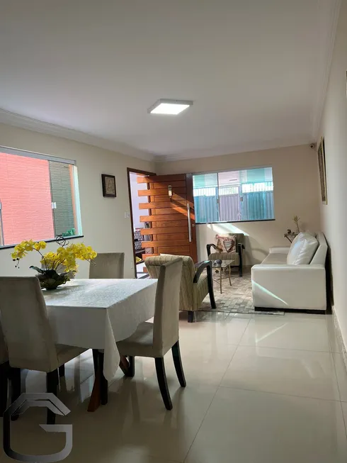 Foto 1 de Casa com 3 Quartos à venda, 215m² em Santa Mônica, Feira de Santana