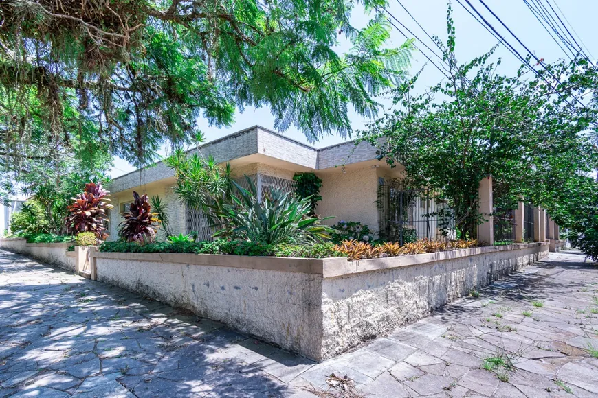 Foto 1 de Casa com 4 Quartos à venda, 400m² em Vila Assunção, Porto Alegre