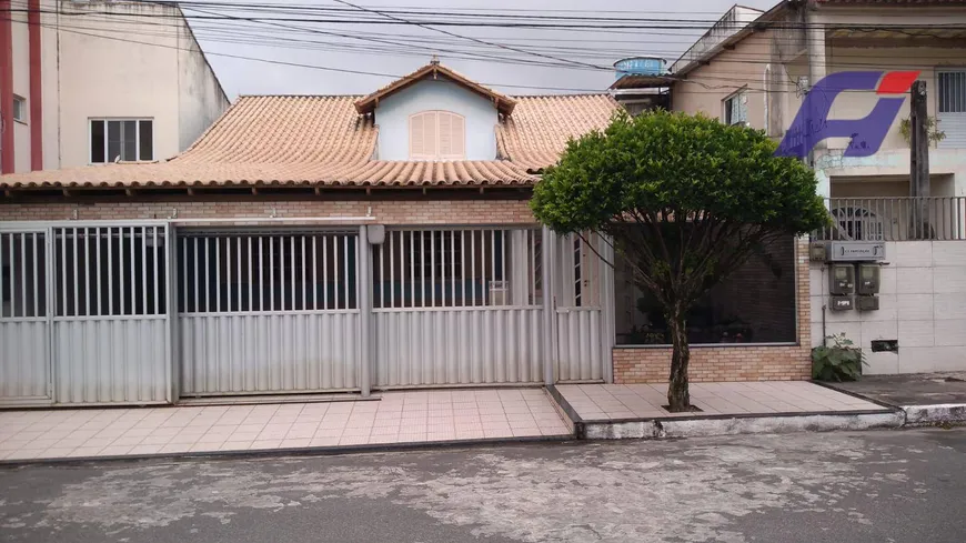 Foto 1 de Casa com 5 Quartos à venda, 270m² em Araçás, Vila Velha