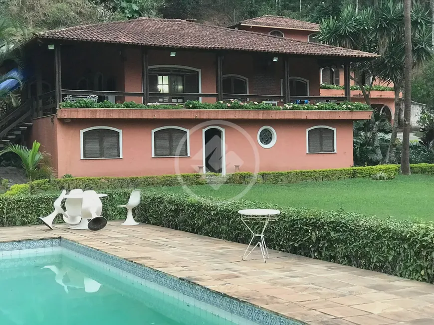 Foto 1 de Casa com 5 Quartos à venda, 600m² em Três Córregos, Teresópolis