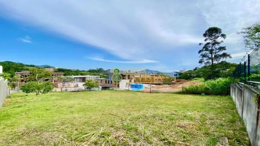 Foto 1 de Lote/Terreno à venda, 762m² em Cacupé, Florianópolis