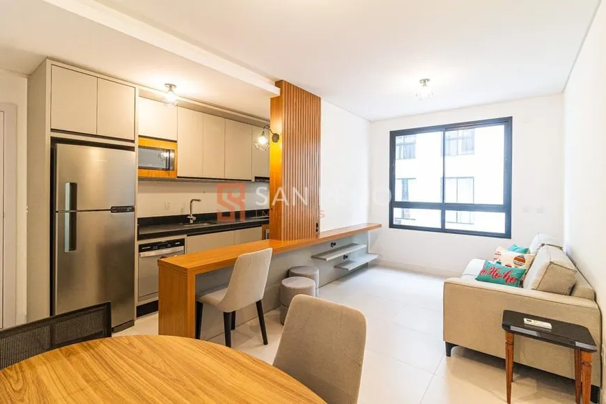 Foto 1 de Apartamento com 2 Quartos para alugar, 62m² em Carvoeira, Florianópolis