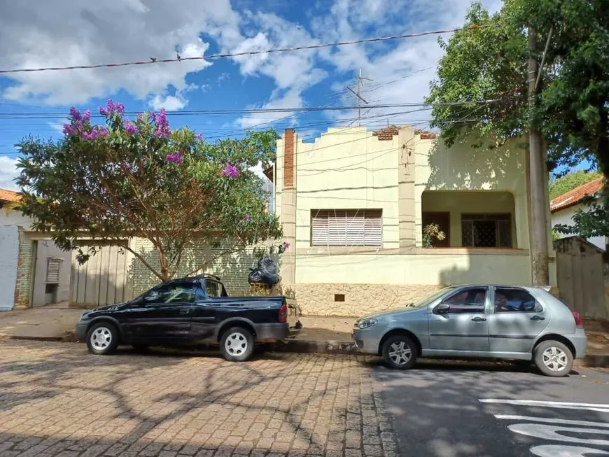 Foto 1 de Casa com 5 Quartos à venda, 219m² em Centro, Araraquara