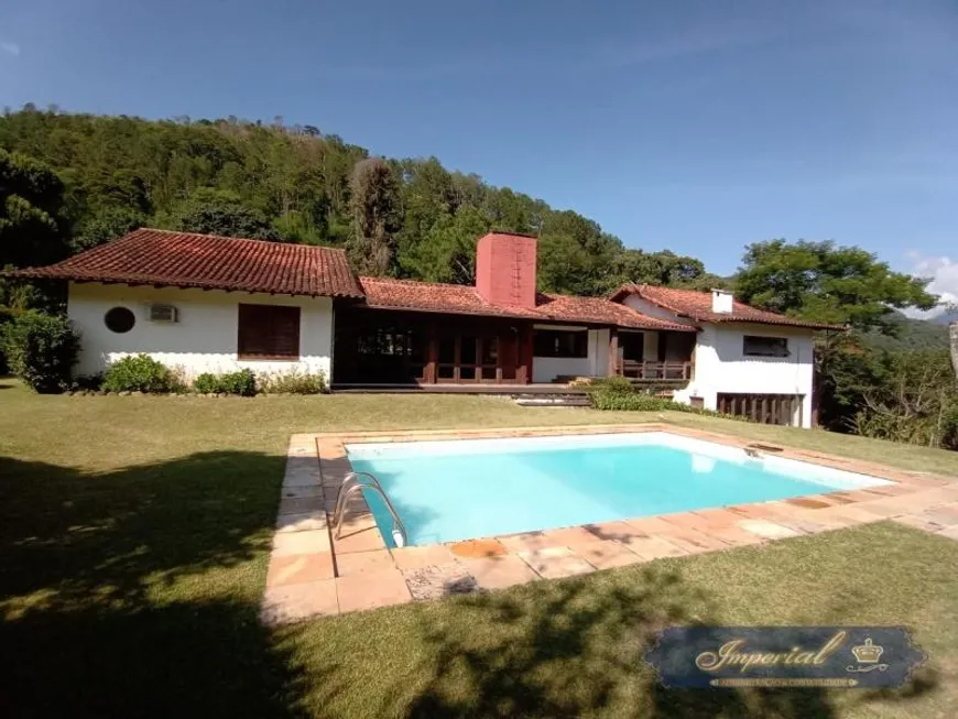 Foto 1 de Casa com 5 Quartos para alugar, 380m² em Correas, Petrópolis