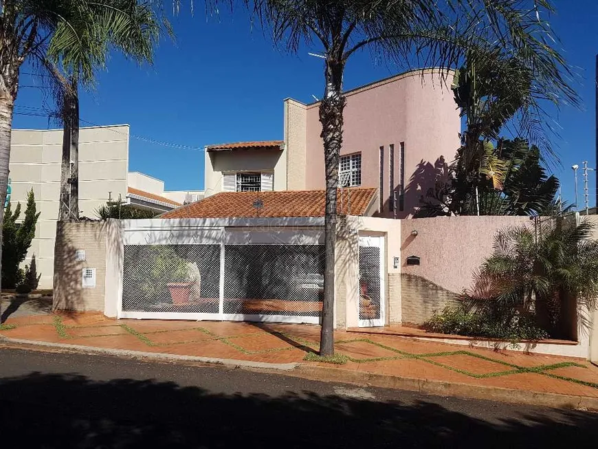 Foto 1 de Sobrado com 3 Quartos à venda, 300m² em Vila Harmonia, Araraquara