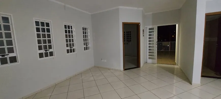 Foto 1 de Casa com 3 Quartos para alugar, 210m² em Recreio Maristela, Atibaia