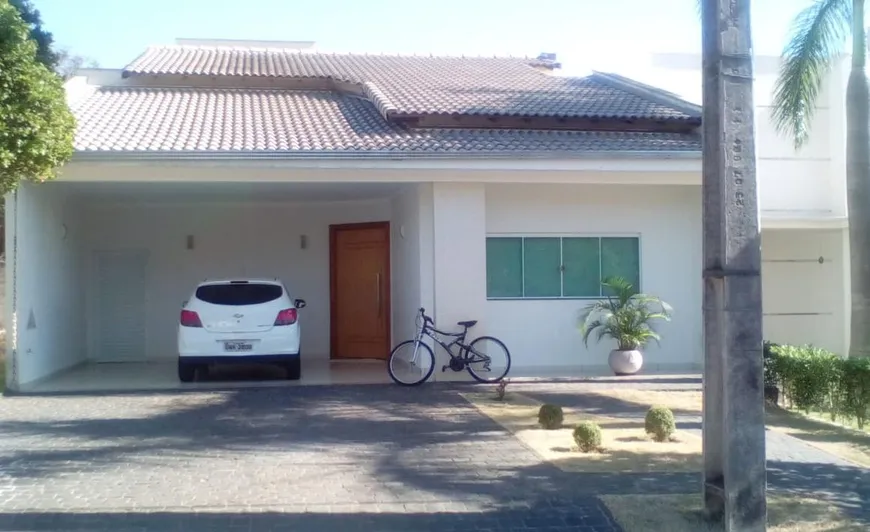 Foto 1 de Casa de Condomínio com 3 Quartos à venda, 210m² em Umuarama, Uberlândia
