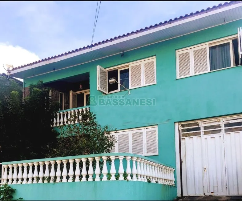 Foto 1 de Casa com 11 Quartos para alugar, 600m² em Salgado Filho, Caxias do Sul