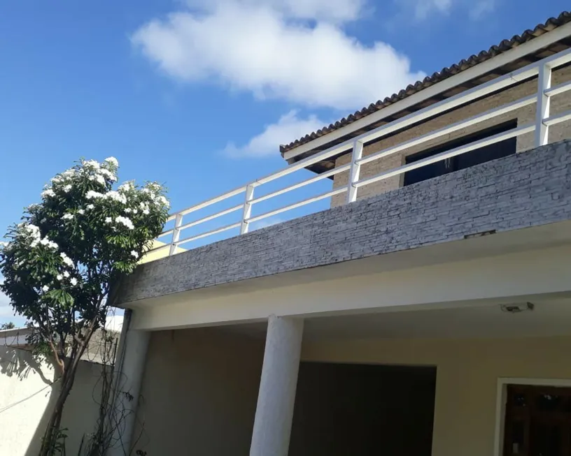 Foto 1 de Casa de Condomínio com 5 Quartos à venda, 380m² em Estrada do Coco, Lauro de Freitas